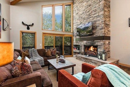 Pet friendly, Private Hot tub, Shuttle near Main Street! Aspen Wood 1520