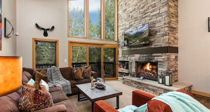 Pet friendly, Private Hot tub, Shuttle near Main Street! Aspen Wood 1520