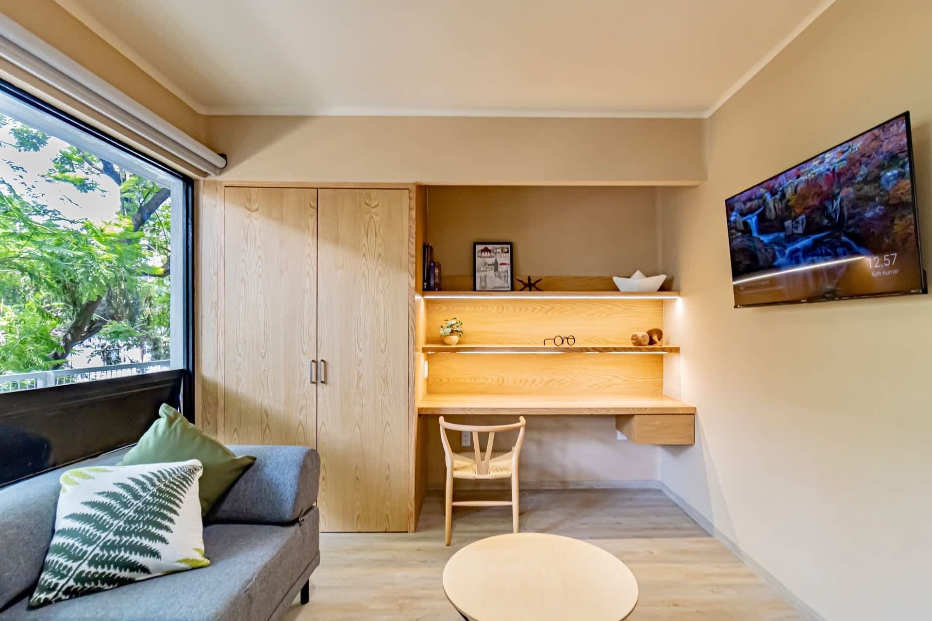 Televisión, libros, estéreo y oficina 