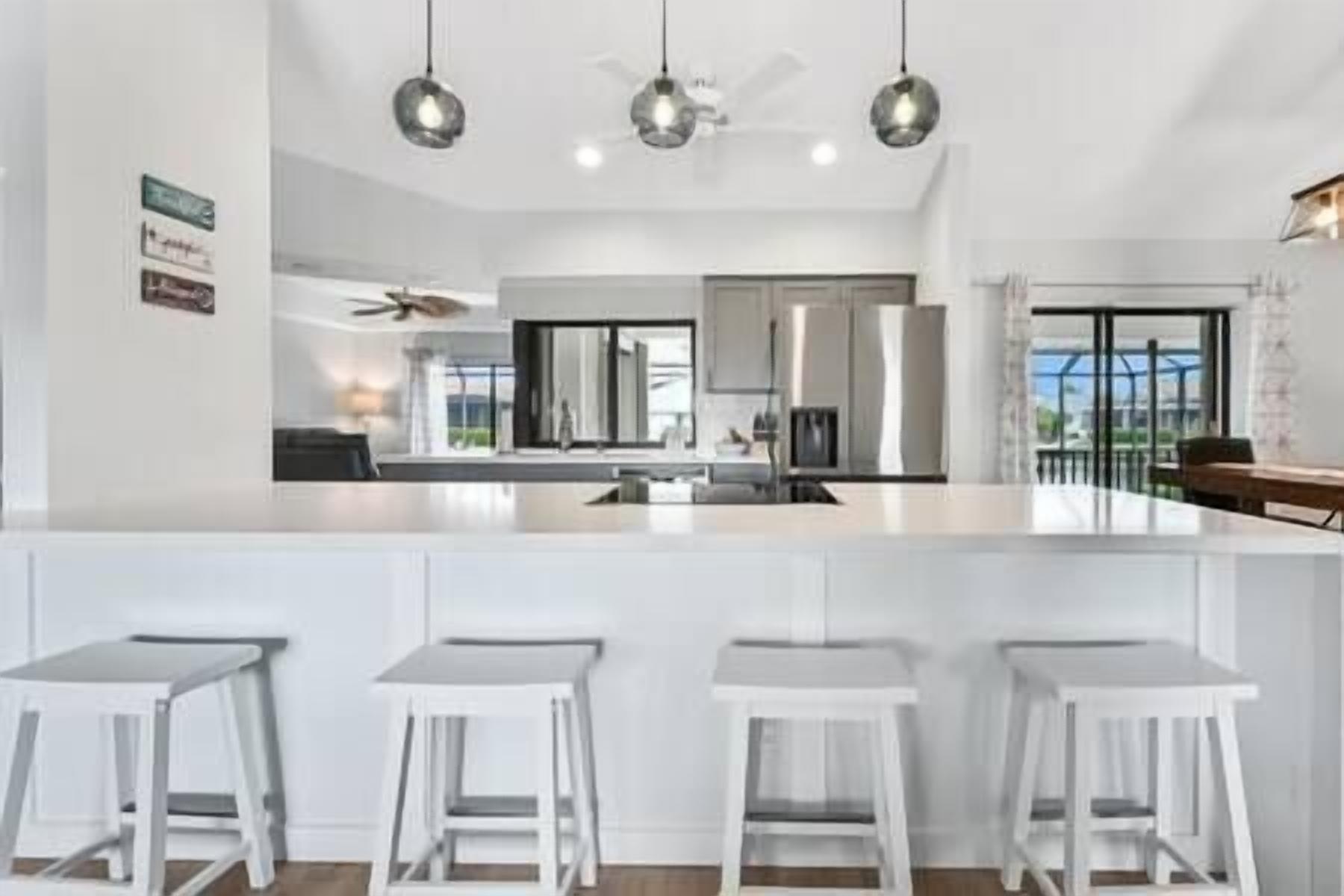 ثلاجة، ميكروويف، فرن، موقد طهي مسطح