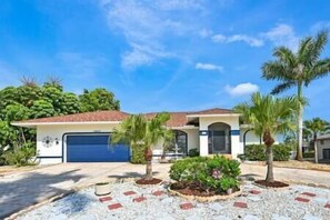 Property grounds - Island Retreat -Waterfront pool home! Pet Friendly! (Marco Island)