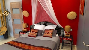 2 bedrooms, travel cot, free WiFi, bed sheets