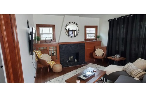 The Maple - Charming 2 Bed in historic Delano