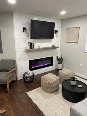 Smart-TV, Kamin, Videospiele