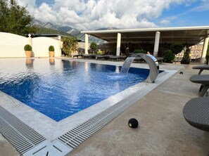 Outdoor pool, a heated pool