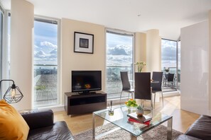 Apartment | Living room - Charming 1-bed Apartment in, Canary Wharf (London)