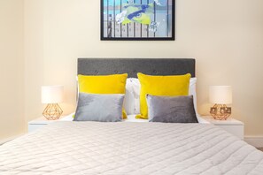 Apartment | 1 bedroom, iron/ironing board, free WiFi, bed sheets - Charming 1-bed Apartment in, Canary Wharf (London)