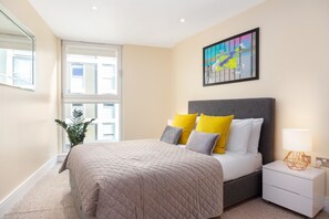 Apartment | 1 bedroom, iron/ironing board, free WiFi, bed sheets - Charming 1-bed Apartment in, Canary Wharf (London)