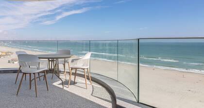 Sea View 2 bedroom Apartament located in Mamaia Nord