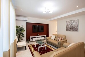 Apartment | Living room - Garden View Condo in Maho (Lowlands)