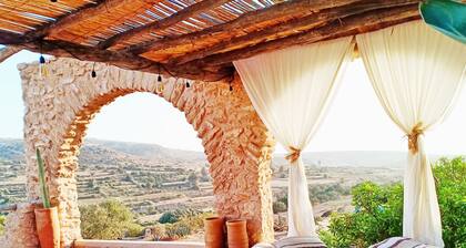 The Hamlet of Cascades