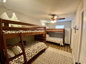 2 bedrooms, desk, iron/ironing board, travel cot - Charming& Cozy Cabin walking distance to downtown and trails (Cloudcroft)