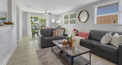 Little Beach House w/ POOLandSPA - Vanderbilt Beach
