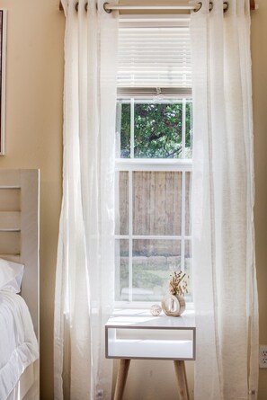 3 habitaciones, escritorio, tabla de planchar con plancha y wifi gratis 