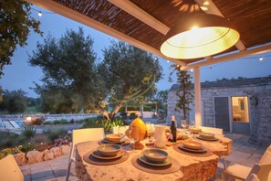 Outdoor dining
