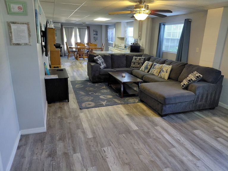 We Are The Coolest Hosts On The Planet! You Will Love It Here! - New Port Richey, FL