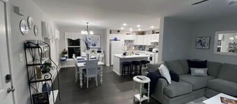 Stylish Cozy Home with Gorgeous Views!