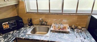 403 Luxury 1 Bed apartment!