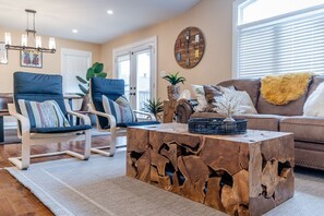 تلفزيون ذكي، مدفأة، كُتُب