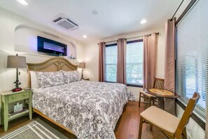 2 habitaciones, tabla de planchar con plancha y cuna de viaje 