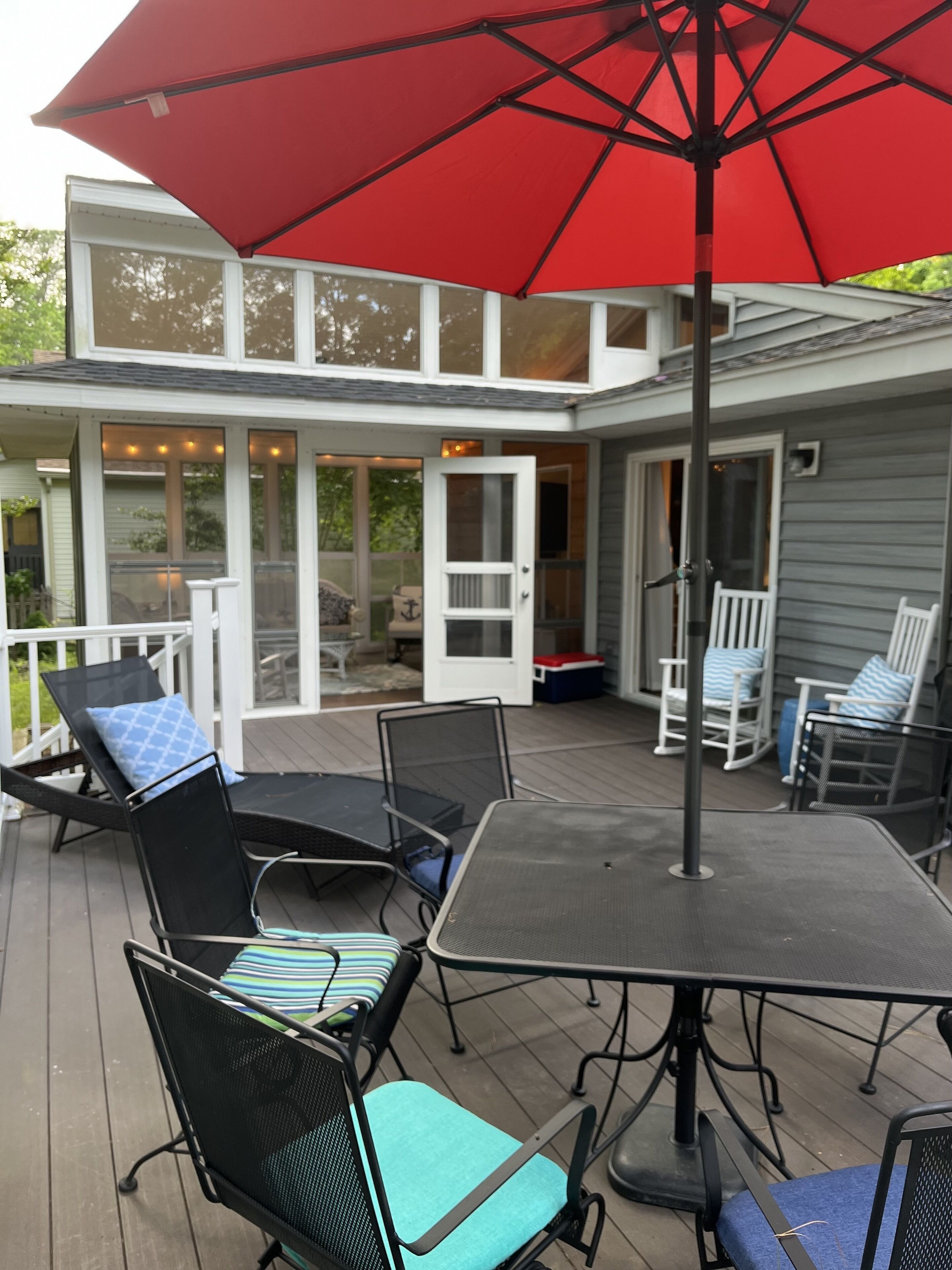 Cozy, Bright Beach Retreat In The Woods (Great for Pets & Kids!)