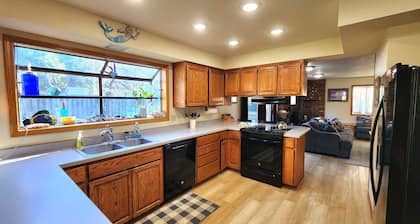 Spacious home with large yard and hot tub- Nearby beach access and dog Friendly!