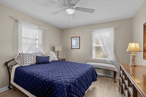 2 bedrooms, iron/ironing board, travel cot, free WiFi