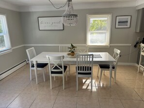Dining - New 3Bd, 2BA Home 5 min walk to Long Sands (York)