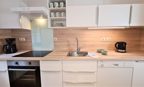Refrigerador, horno, parrilla de estufa y lavavajillas