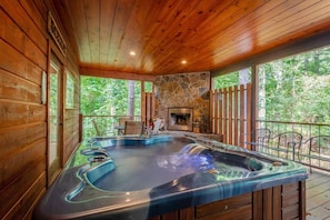 Indoor spa tub
