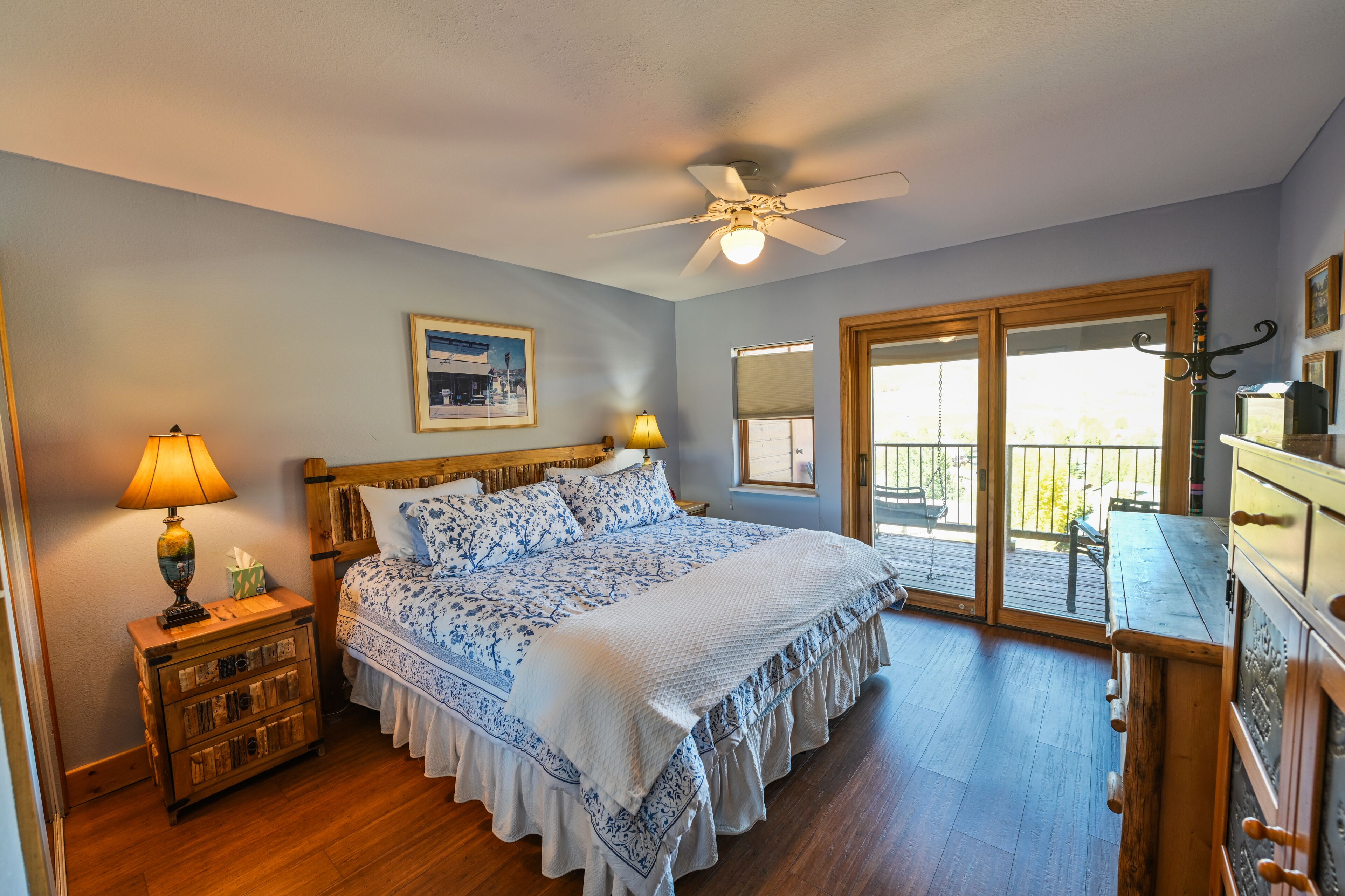 4 bedrooms, desk, iron/ironing board, travel crib