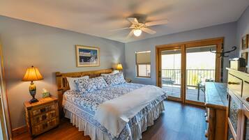 4 bedrooms, desk, iron/ironing board, travel crib