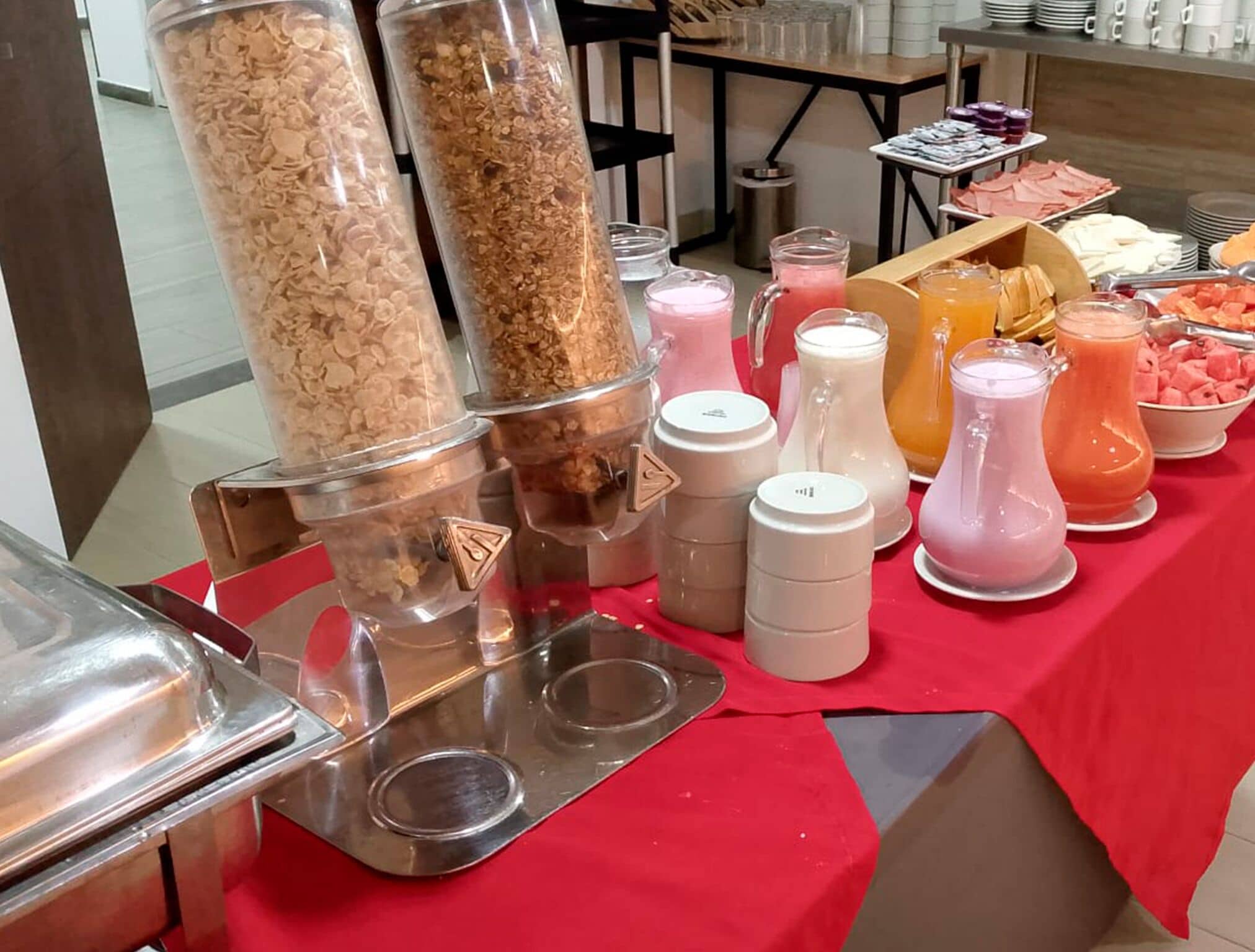 Ilmainen päivittäinen mannermainen aamiainen 