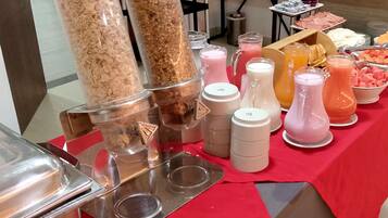 Ilmainen pÀivittÀinen mannermainen aamiainen