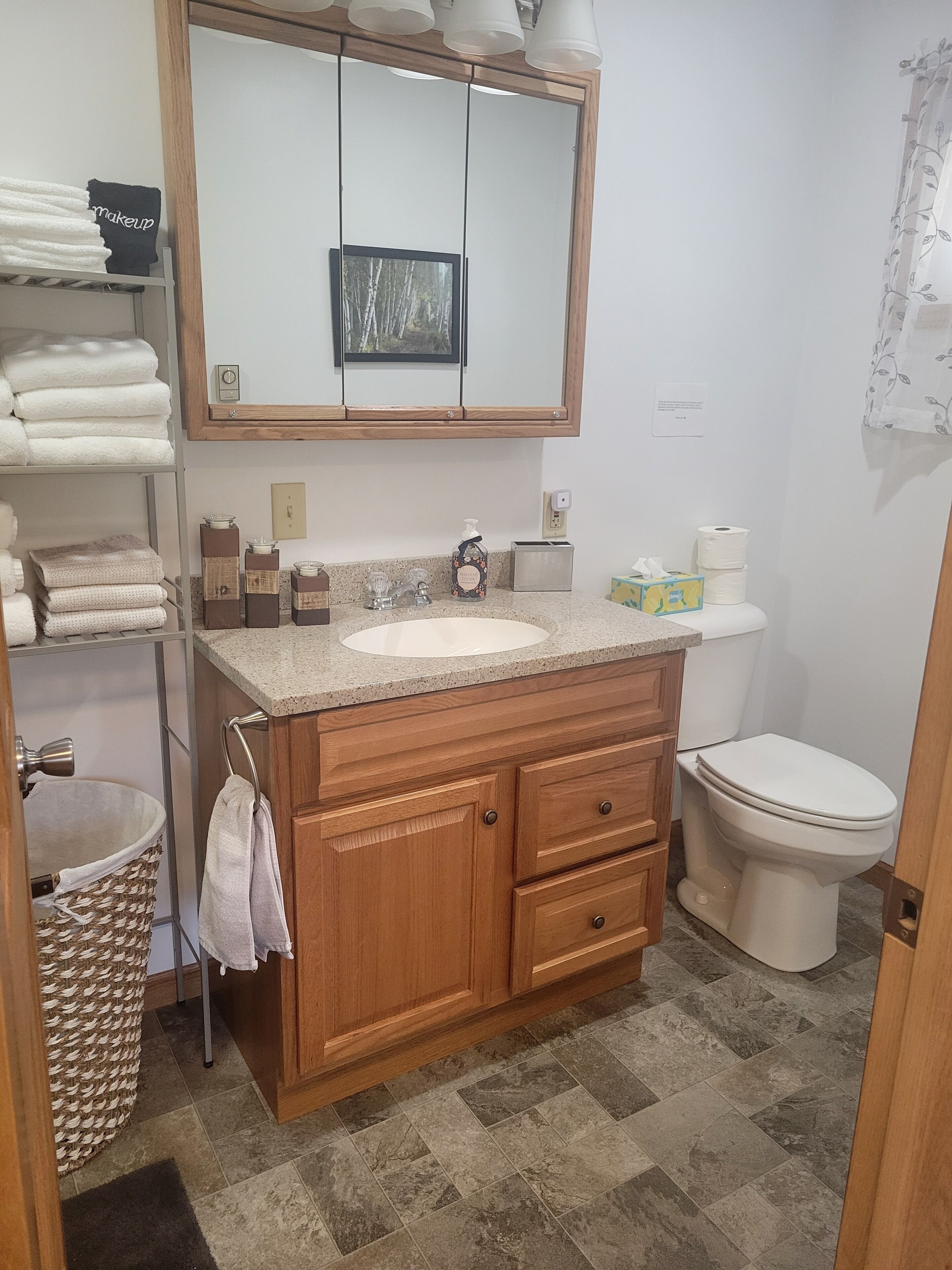 Dusch, hårtork, handdukar och tvål