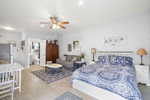 1 bedroom, desk, iron/ironing board, travel cot - The Hen House: Enchanted Casita Near Downtown Phoenix (Phoenix)