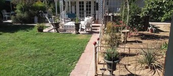 The Hen House: Enchanted Casita Near Downtown Phoenix