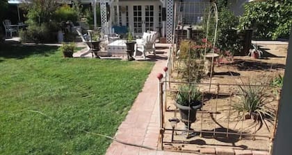 The Hen House: Enchanted Casita Near Downtown Phoenix