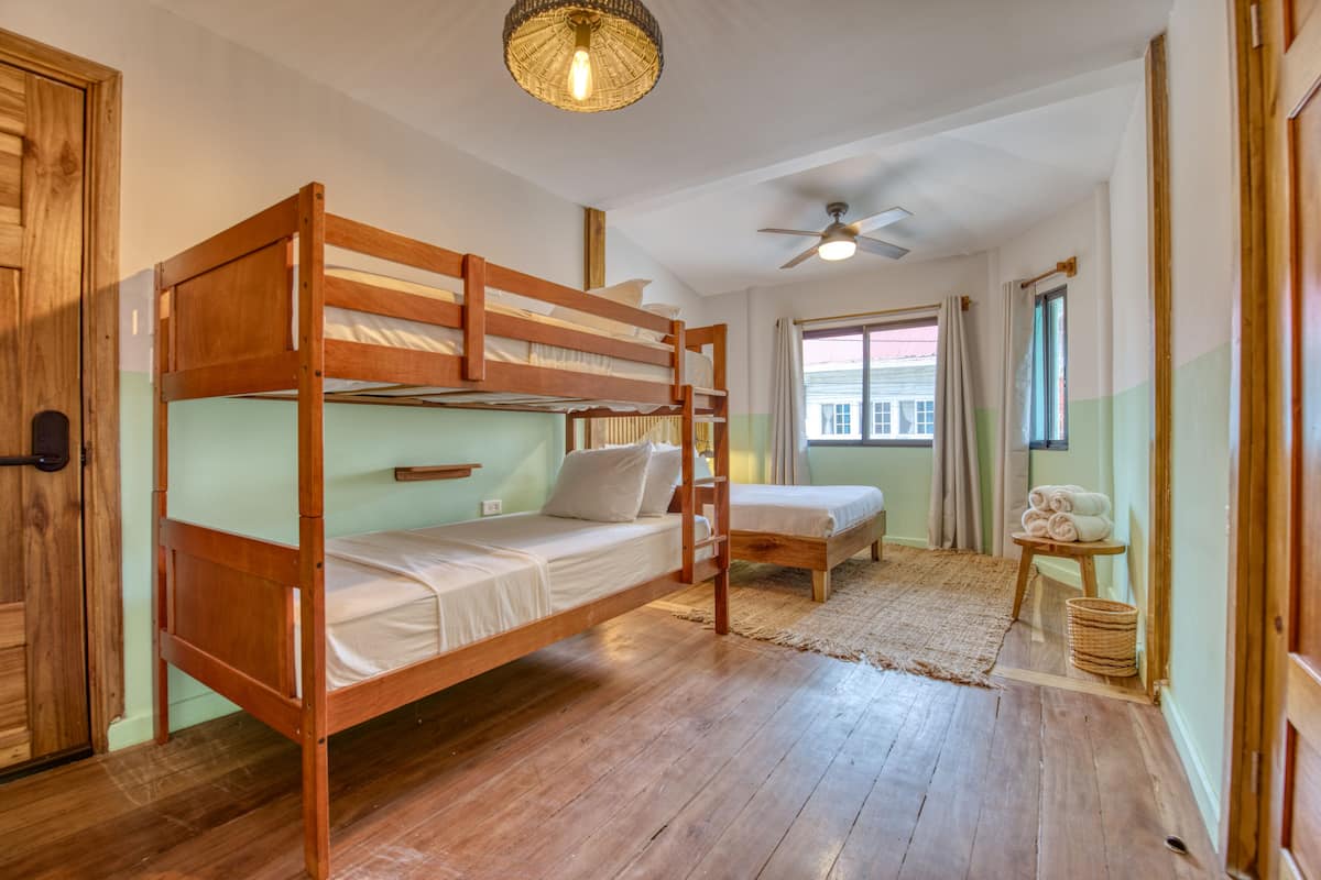 Friends & Family | Free WiFi, bed sheets