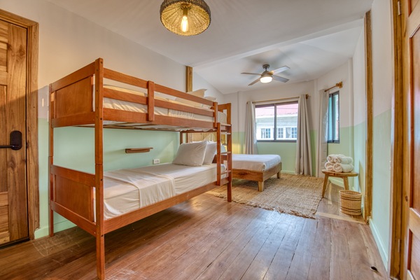 Friends & Family | Soundproofing, WiFi (free), bed sheets