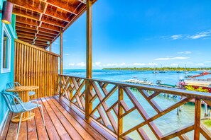 Oceanview Premium Friends & Family Room | Terrace/patio - Bambuda Bocas Town - Hostel (Bocas del Toro)