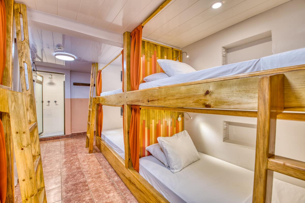 Pod in 6-Pod Shared Room | Free WiFi, bed sheets