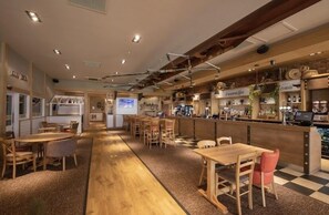 Family Mobile Home, Private Bathroom | Bar (on property)