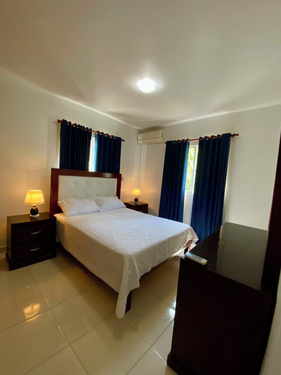Apartamento con vista a la playa y al jardín desde el balcon R. | Premium bedding, down comforters, pillowtop beds, in-room safe