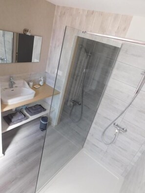 Hair dryer, towels - Monts et Rêves (Ramonchamp)