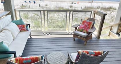 SEA SHANTY- Beachfront, Topnotch Comfort & Fully-Stocked!