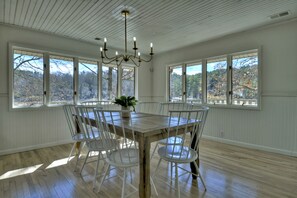Dining - Picturesque Point on Beautiful Lake Nottely (Blairsville)