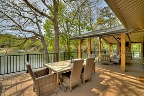 Outdoor dining - Picturesque Point on Beautiful Lake Nottely (Blairsville)