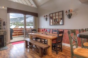 Dining - Ski-in/ski-out home in Moonlight Basin w/private hot tub - Saddle Ridge - Gambler Chalet (Big Sky)