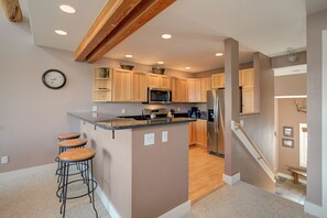 Fridge, microwave, oven, stovetop - Ski-in/ski-out home w/private hot tub in Moonlight Basin - Saddle Ridge - Montana Mountain Chalet (Big Sky)